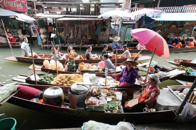 Este es el mercado flotante.