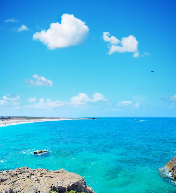 Es la playa de Arutas en un día claro Cerdeña