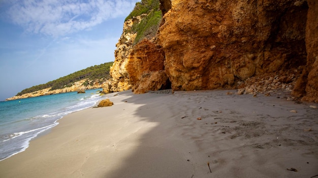 Es Tancats Algaiarens praia famosa na ilha mediterrânea de Menorca