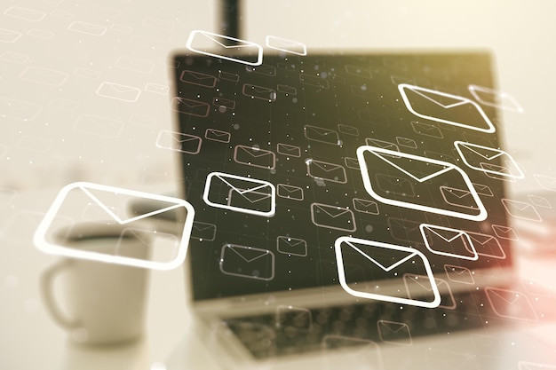 Esboço de envelopes postais abstratos criativos em e-mail de fundo de laptop moderno e conceito de marketing Dupla exposição