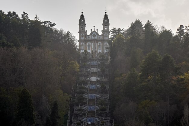 Foto escada decorada com azulejos para o santuário de nossa senhora dos remédios em lamego, portugal