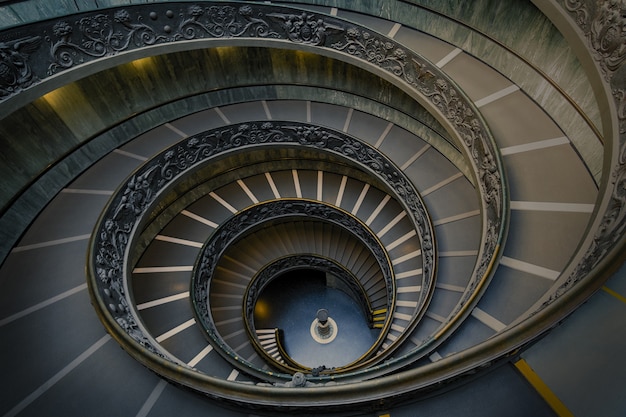 Escadaria bramante no museu do vaticano