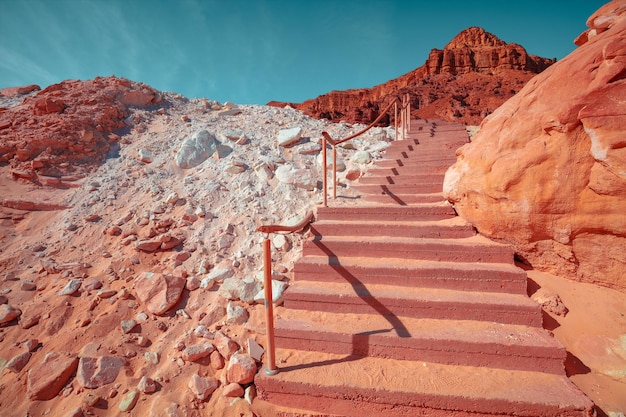 Escadas em Timna Park, Israel. Paisagem desértica da natureza