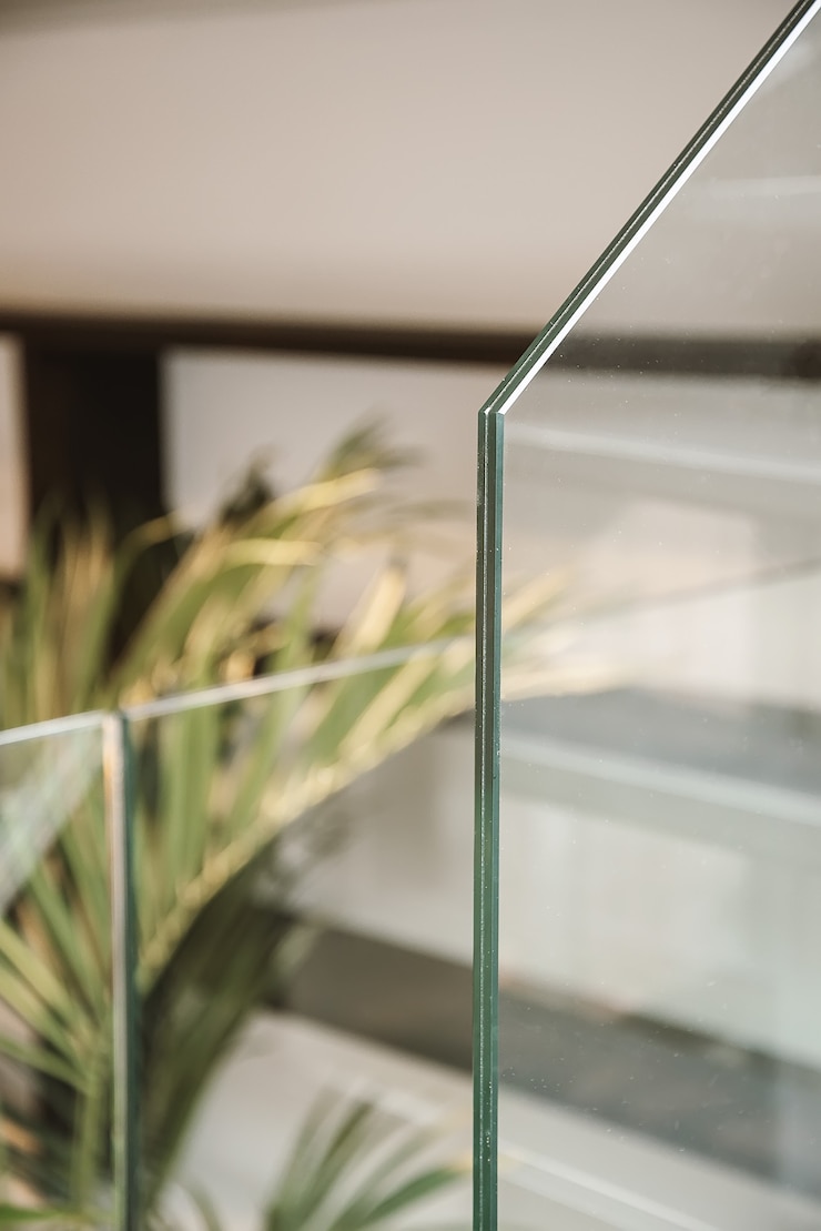 Foto escadas no corredor de luxo olhando elegância