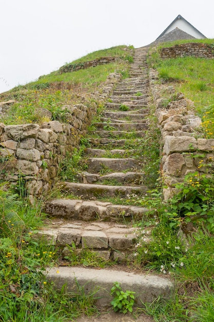 Foto escadas no túmulo de saintmichel