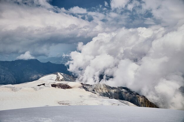 Escalada Kazbek Georgia trilha até o cume Natureza das montanhas caucasianas Monte Kazbek expedição alpinista