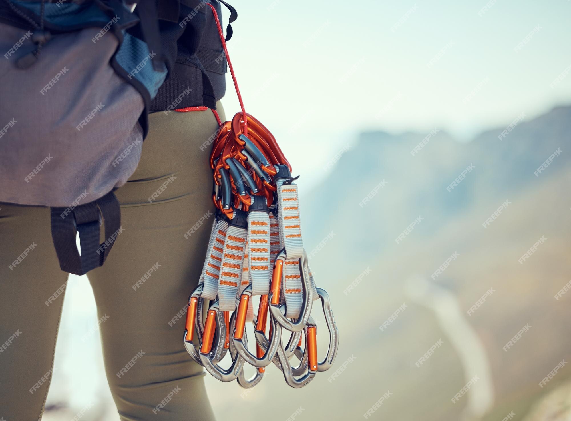 Escalada de senderismo y cables de equipo para equipo de aventura de  montaña y mochilero en la naturaleza caminante o escalador en ropa  deportiva para arnés de escalada en roca y mochila