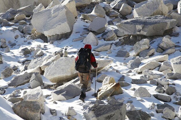 Foto escalador en la cordillera blanca