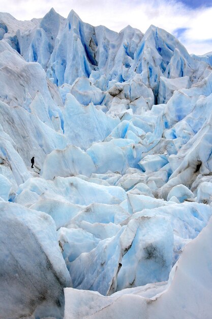 Escalador de hielo en el Glaciar Perito Moreno Patagonia Argentina