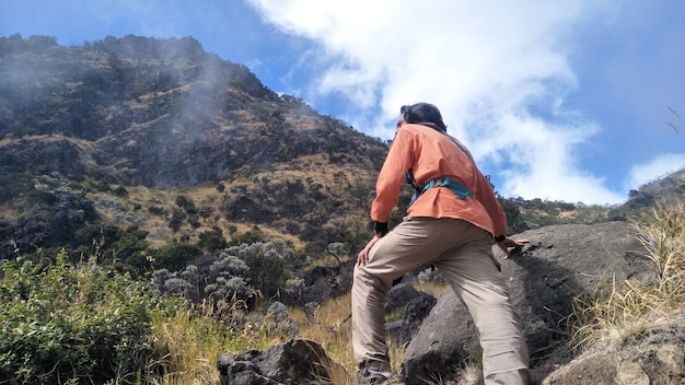 un escalador indonesio photos