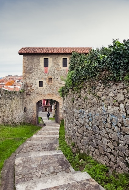 Escalera al casco antiguo de Laredo. España