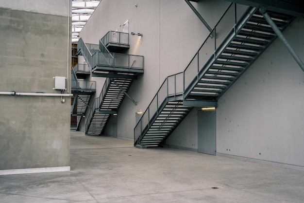 Escalera por edificio