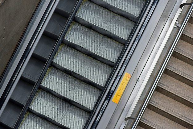 Escalera mecánica de la estación de tren