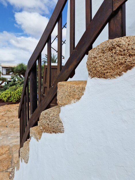 Escaleras en una casa en la isla de Fuerteventura, España