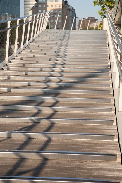 Escaleras en el entorno urbano de la ciudad