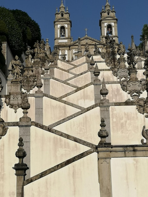 Escaleras y iglesia de Bom Jesus do Monte en Braga, Portugal