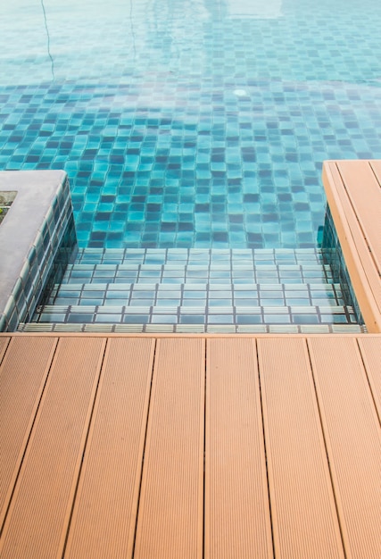 escaleras a la piscina