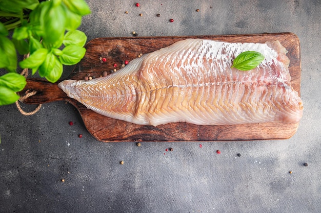 Escamudo cru filé de peixe sem ossos prato fresco refeição saudável comida lanche dieta na mesa