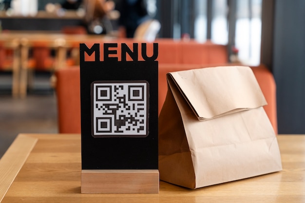 Escanee el código qr para el menú y la bolsa de papel