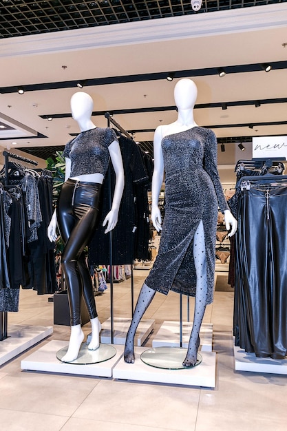 escaparate maniquí femenino ropa interior sexy tienda de marketing Foto de alta calidad