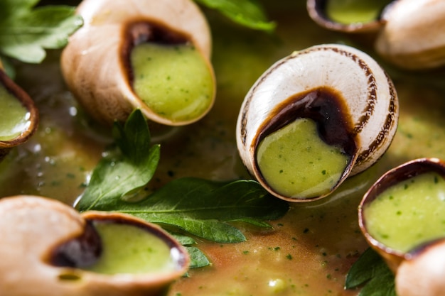 Escargots de Bourgogne en tazón marrón Cerrar