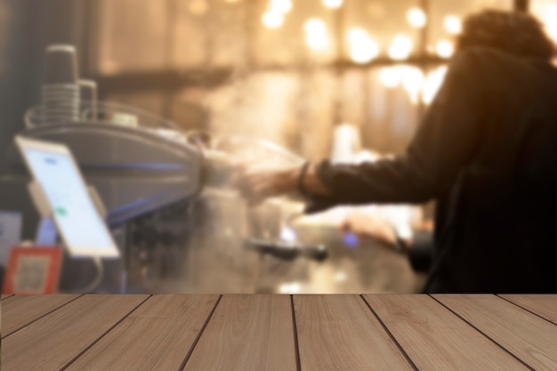 Escena de la cafetería de la mesa de exhibición de madera Concepto de exhibir productos en la habitación