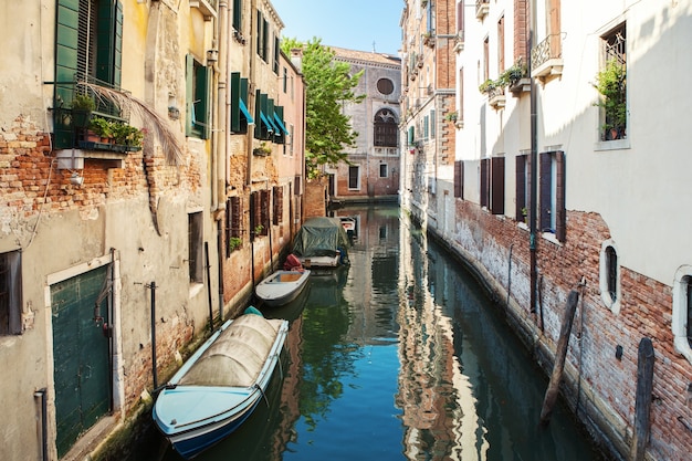 Escena del canal de Venecia en Italia