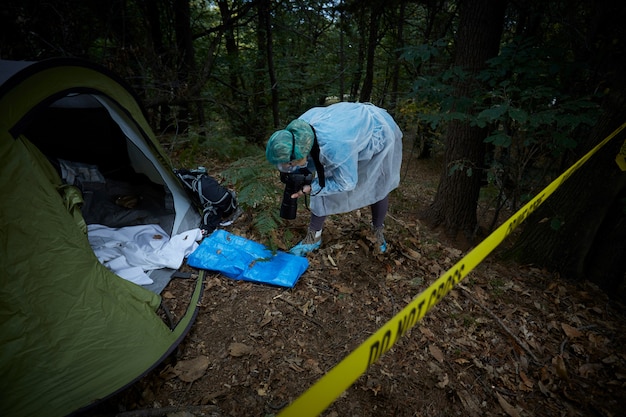 Escena del crimen en el bosque