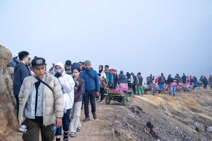 Una escena de escalada abarrotada en la región del cráter Ijen
