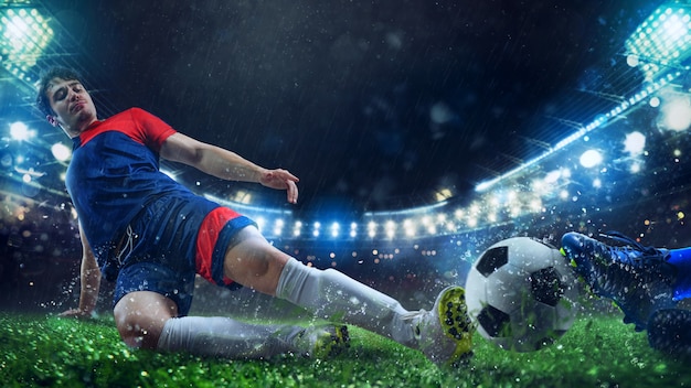 El portero atrapa el balón en el estadio durante un partido de fútbol. |  Foto Premium