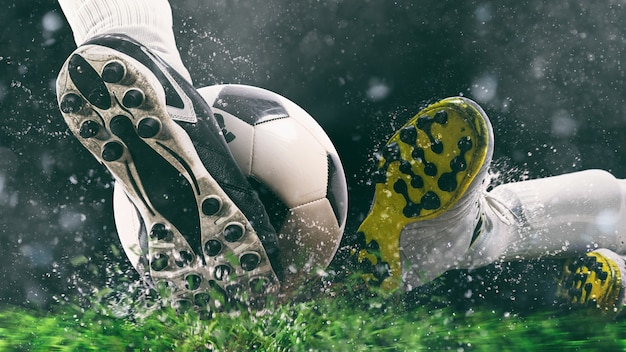 Foto escena de fútbol en el partido de la noche con cerca de un zapato de fútbol golpeando la pelota con poder