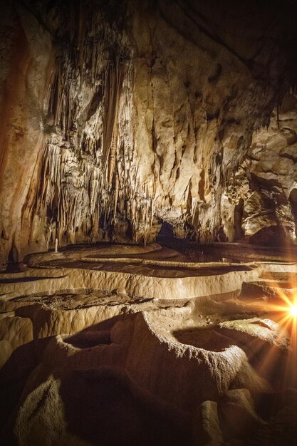 Escena interior de la cueva