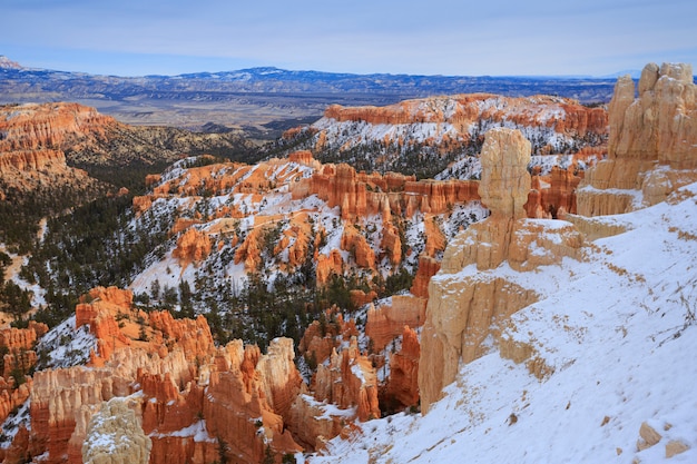 Escena de invierno en el Parque Nacional Bryce Canyon Utah