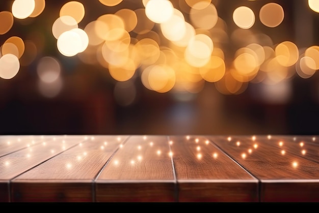 Escena nocturna de un café en un restaurante con una iluminación borrosa que se refleja en la mesa de madera