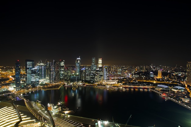 Escena Nocturna Skyline del Distrito Central de Negocios de Singapur