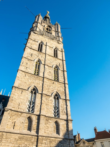 Escenas de la ciudad de Gante en Bélgica edificios residenciales iglesia escenas atractivas y hermosas