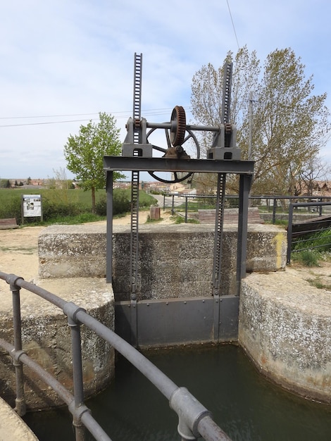 Foto esclusa múltiple del canal de castilla en frómista