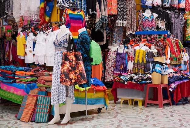 Escoja y elija Foto de un puesto de venta de ropa en el mercado