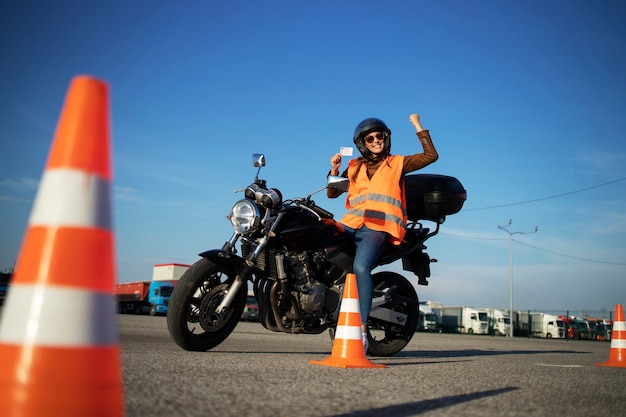 Escola de condução de motocicletas.