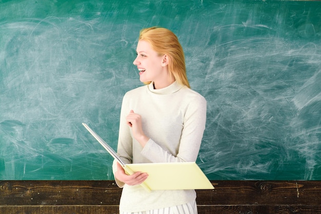 Escola de volta às aulas em sala de aula educação de professores de escola trabalho professor em espaço de cópia de sala de aula