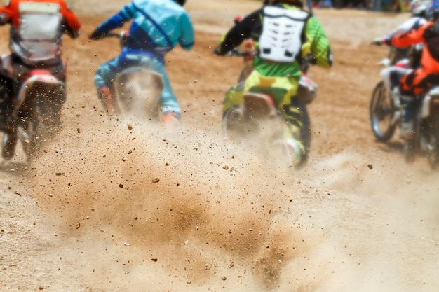 Escombros de tierra de una carrera de motocross