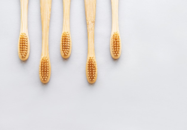 Escovas de dente de bambu em branco