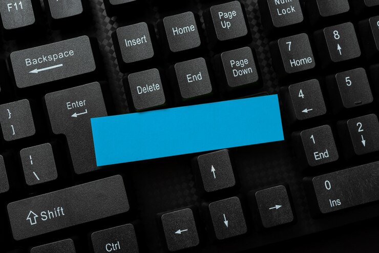Foto escribir un nuevo concepto de títulos de correo electrónico, redactar ideas para artículos de internet, crear un entorno cibernético seguro, recopilar información, difundir la presencia comercial, trabajo de entrada de datos