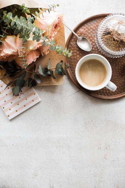 Escritório em casa de mesa feminino com flores