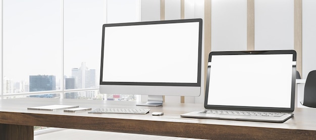 Escritorio de oficina de diseño moderno con suministros de pantallas de computadora de maquetas blancas vacías e interior borroso con ventanas y fondo de vista de la ciudad 3D Rendering