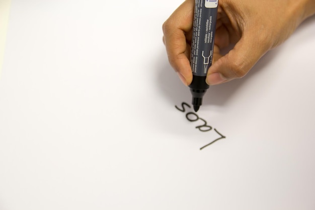 Escritura à mão recortada em fundo branco