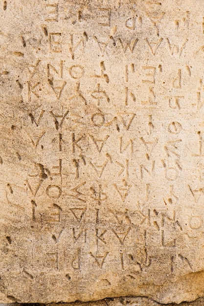 Foto escritura de pedra em gortyna creta