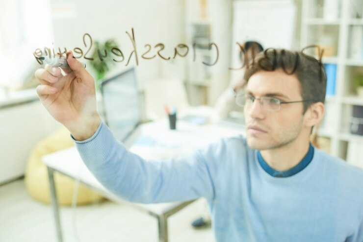 Foto escritura profesional de ti en pared de vidrio