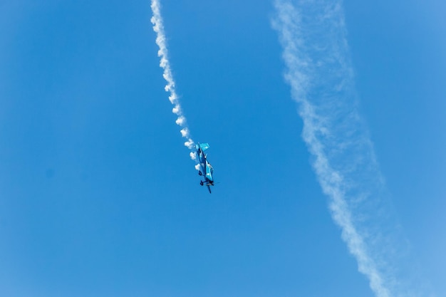 Escuadrón del cielo actuando en Copacabana en Río de Janeiro, Brasil