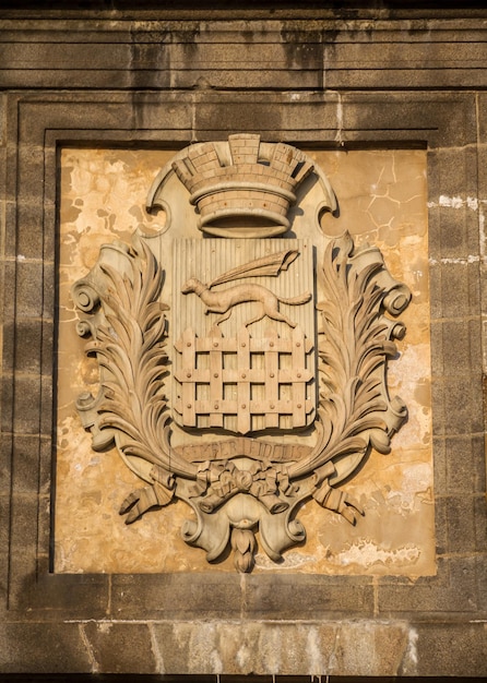 Escudo de armas de la ciudad de Saint Malo en una pared Bretaña Francia